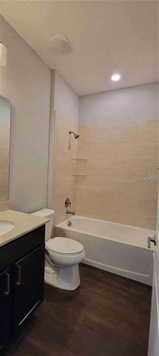 En Venta: $375,000 (4 camas, 2 baños, 1619 Pies cuadrados)