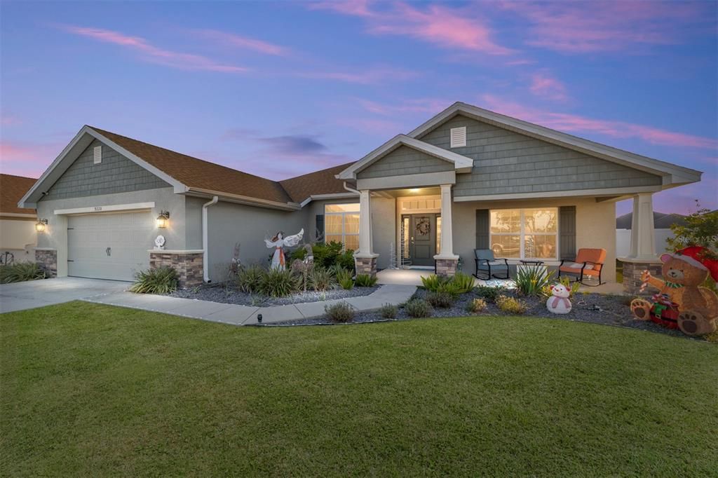 合同活跃: $365,000 (4 贝兹, 3 浴室, 2541 平方英尺)