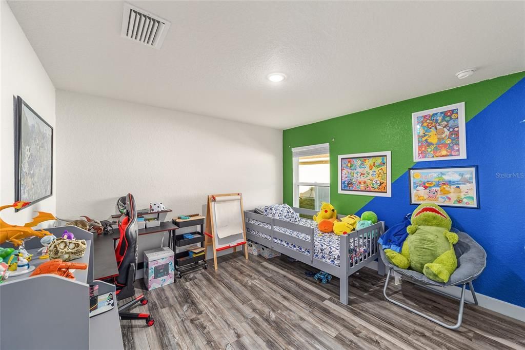 合同活跃: $365,000 (4 贝兹, 3 浴室, 2541 平方英尺)