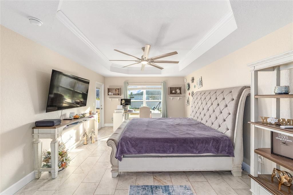 合同活跃: $365,000 (4 贝兹, 3 浴室, 2541 平方英尺)