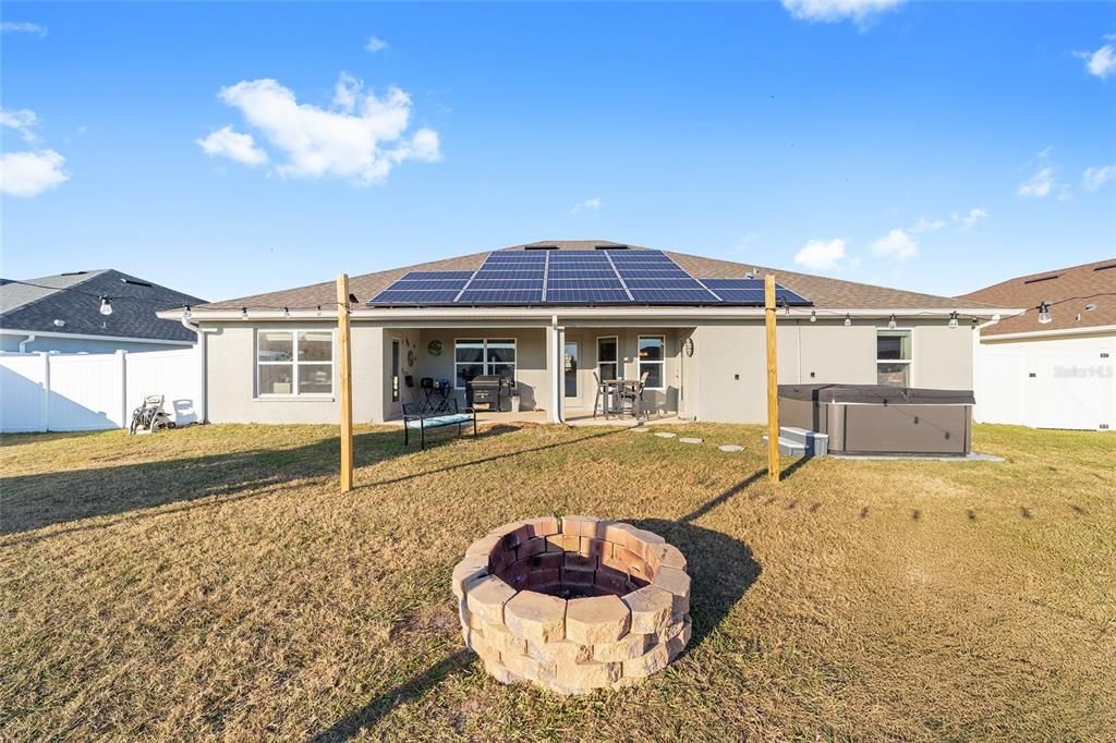 合同活跃: $365,000 (4 贝兹, 3 浴室, 2541 平方英尺)