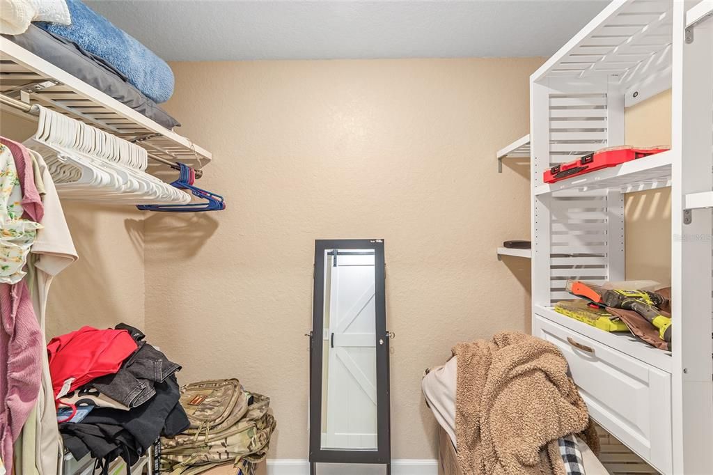 合同活跃: $365,000 (4 贝兹, 3 浴室, 2541 平方英尺)