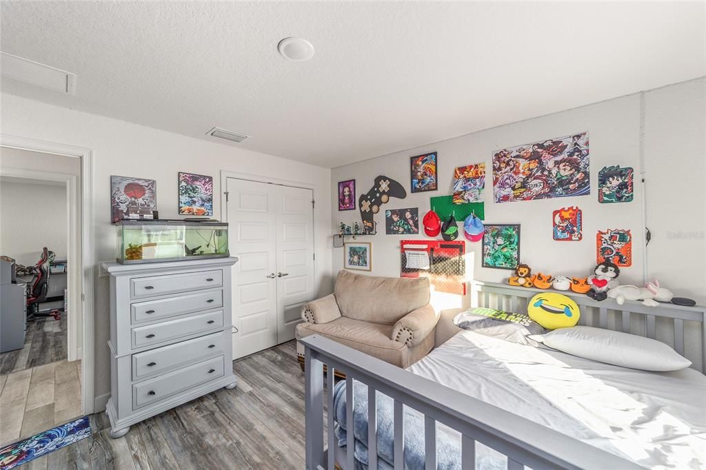 合同活跃: $365,000 (4 贝兹, 3 浴室, 2541 平方英尺)