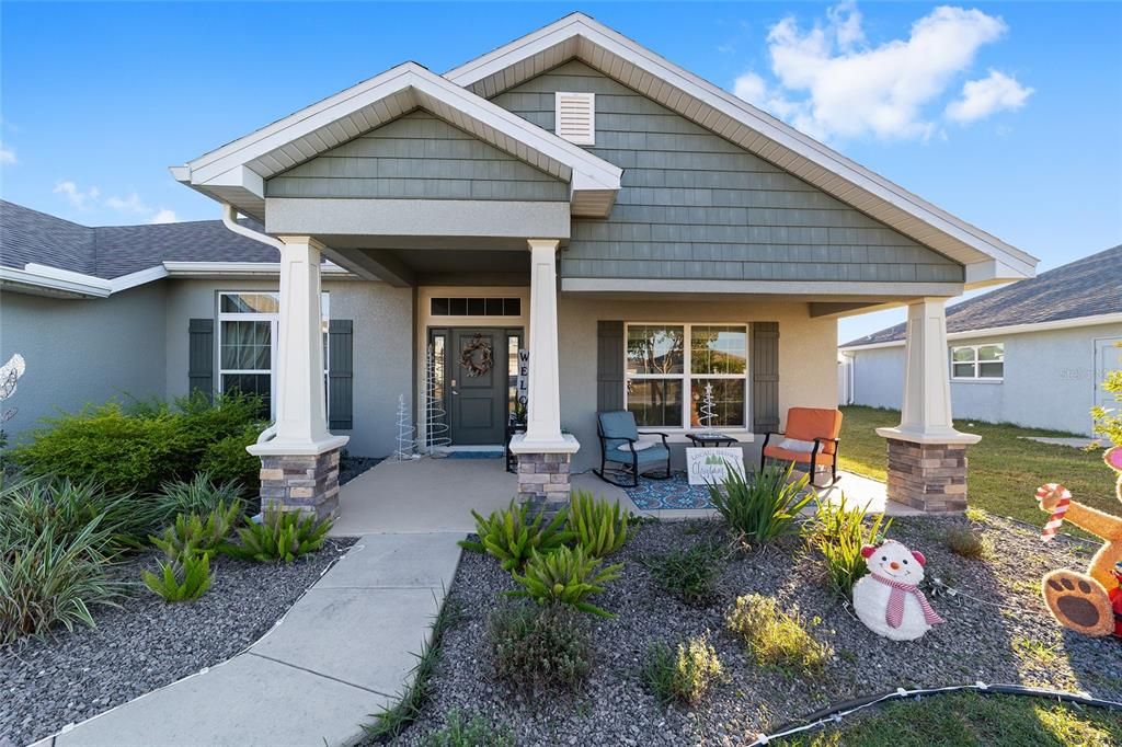 合同活跃: $365,000 (4 贝兹, 3 浴室, 2541 平方英尺)