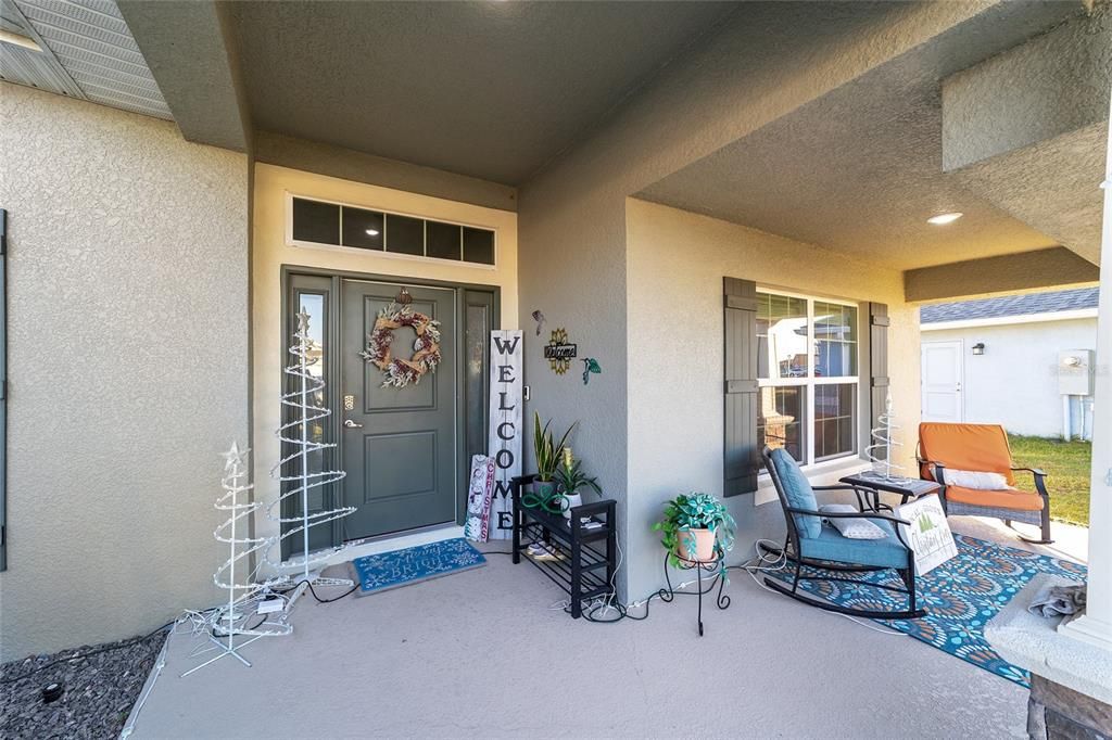 合同活跃: $365,000 (4 贝兹, 3 浴室, 2541 平方英尺)