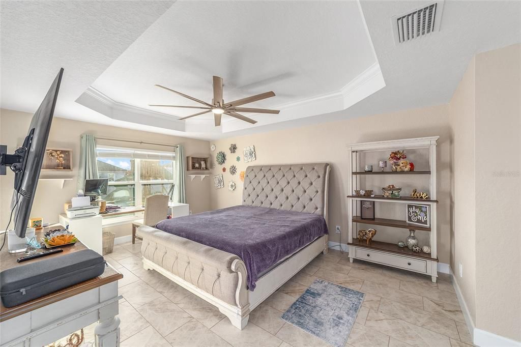 合同活跃: $365,000 (4 贝兹, 3 浴室, 2541 平方英尺)