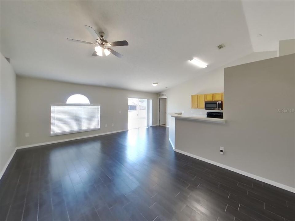 For Rent: $1,739 (4 beds, 2 baths, 1811 Square Feet)
