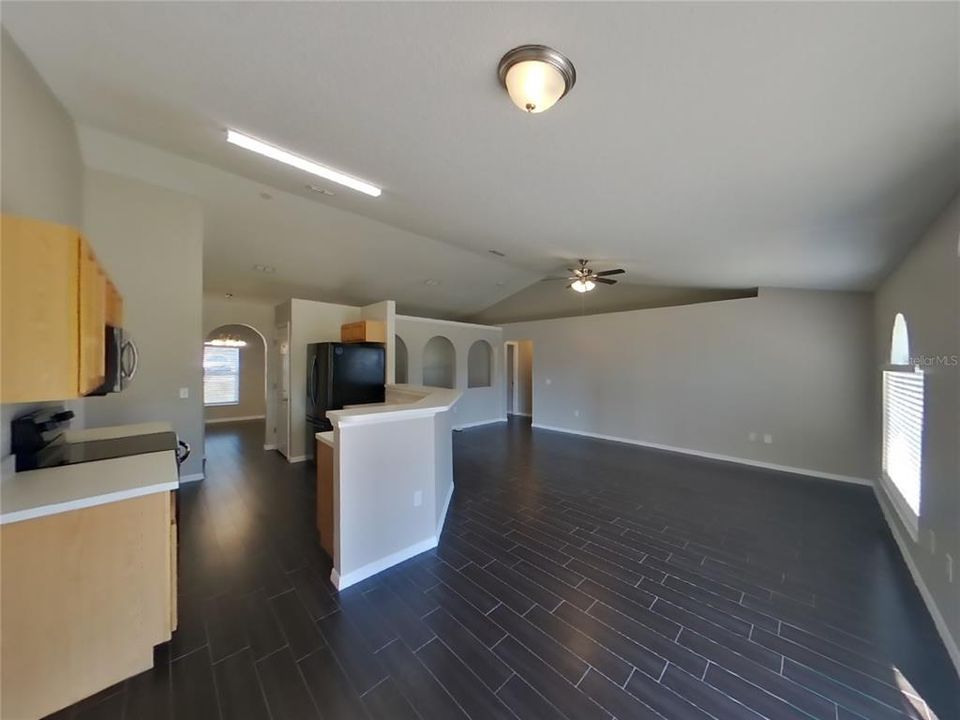 For Rent: $1,739 (4 beds, 2 baths, 1811 Square Feet)