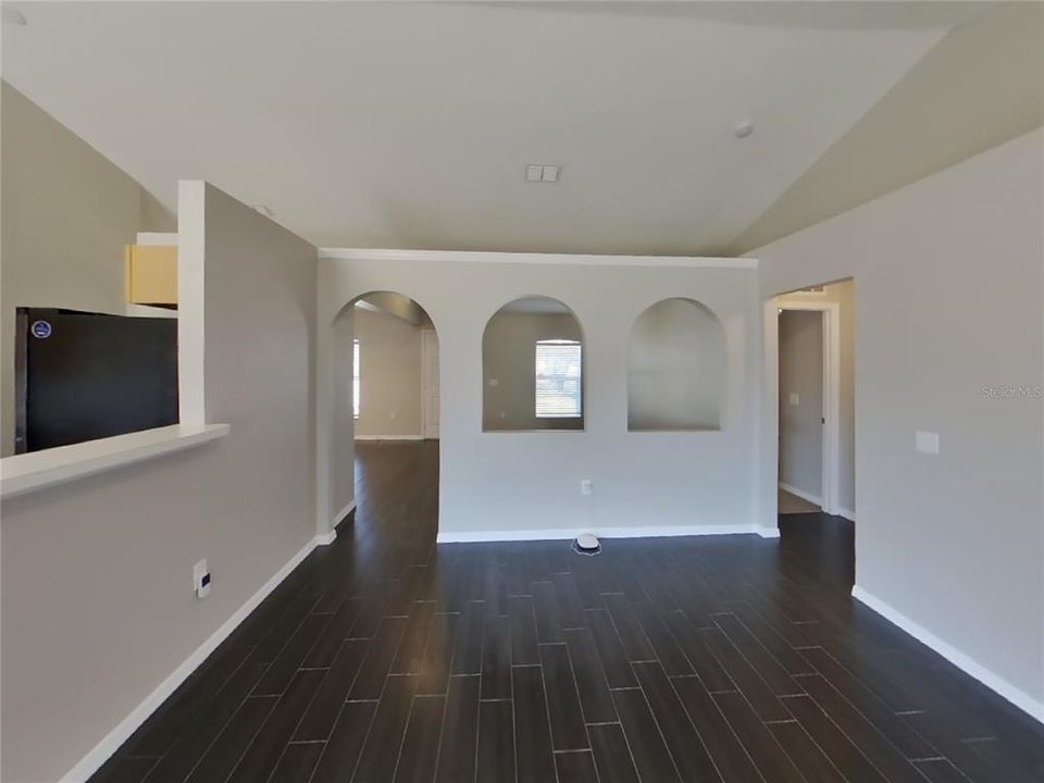 For Rent: $1,739 (4 beds, 2 baths, 1811 Square Feet)