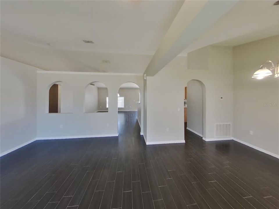 For Rent: $1,739 (4 beds, 2 baths, 1811 Square Feet)