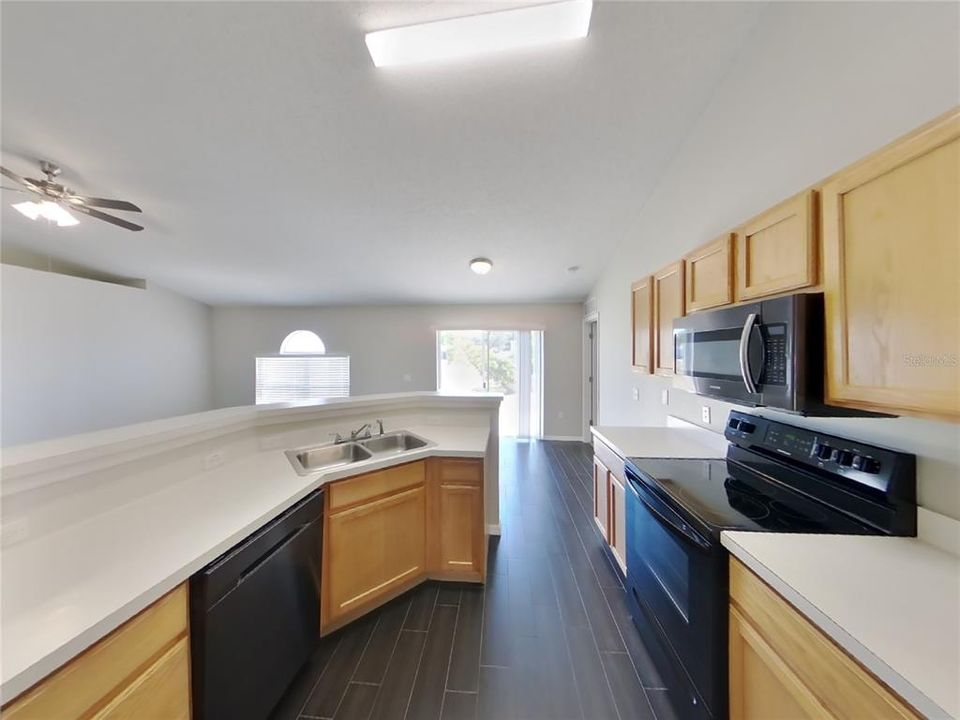 For Rent: $1,739 (4 beds, 2 baths, 1811 Square Feet)
