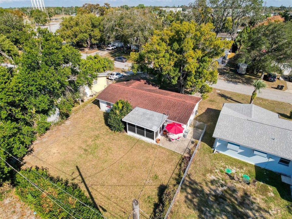 For Sale: $192,000 (2 beds, 1 baths, 855 Square Feet)