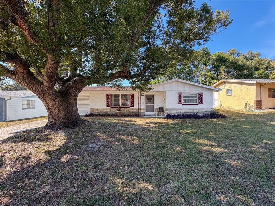 For Sale: $192,000 (2 beds, 1 baths, 855 Square Feet)