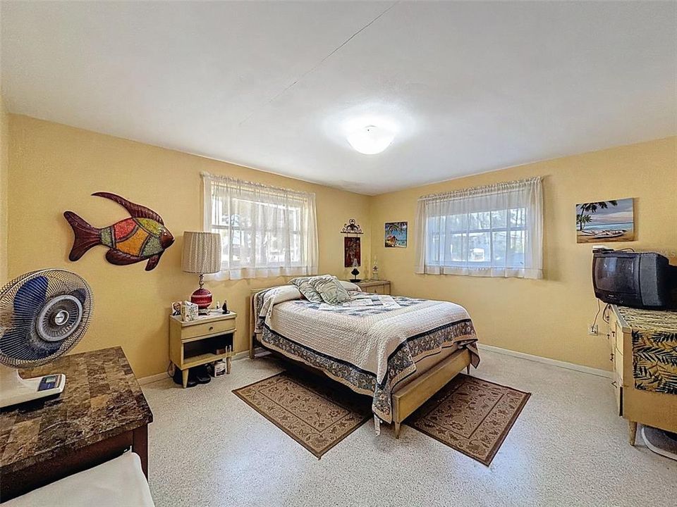 For Sale: $192,000 (2 beds, 1 baths, 855 Square Feet)