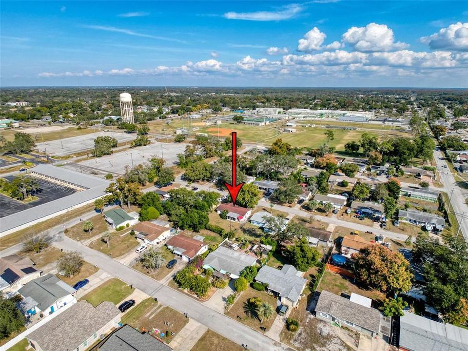 For Sale: $192,000 (2 beds, 1 baths, 855 Square Feet)