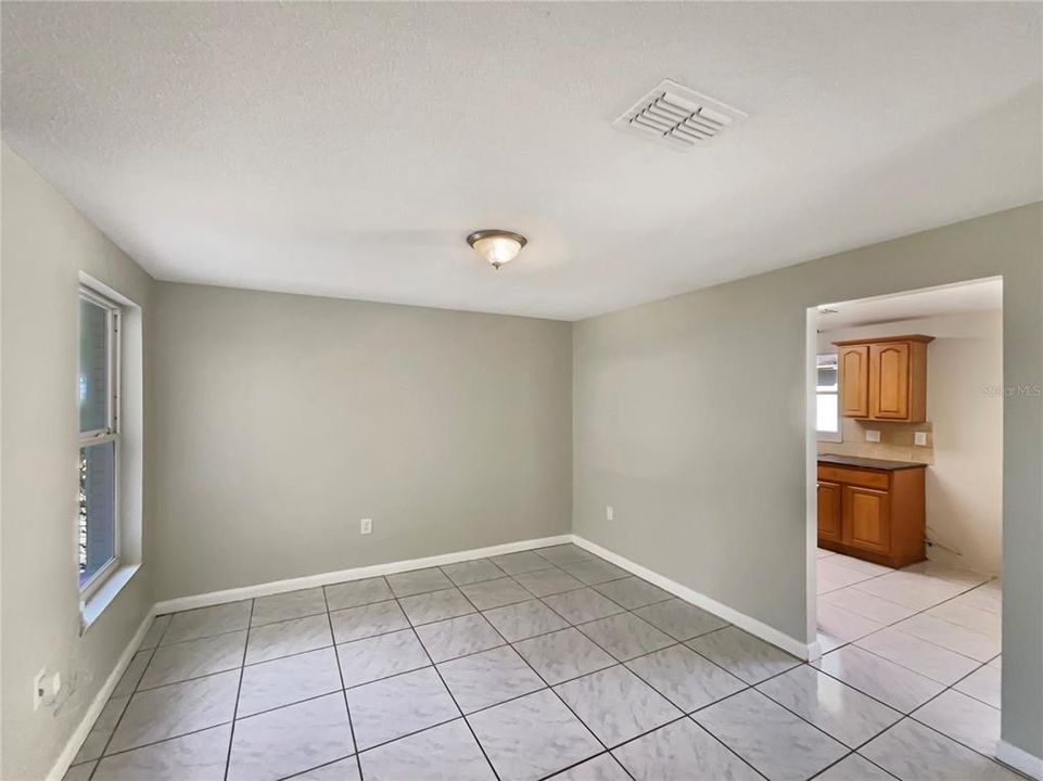 待售: $297,000 (4 贝兹, 3 浴室, 1880 平方英尺)