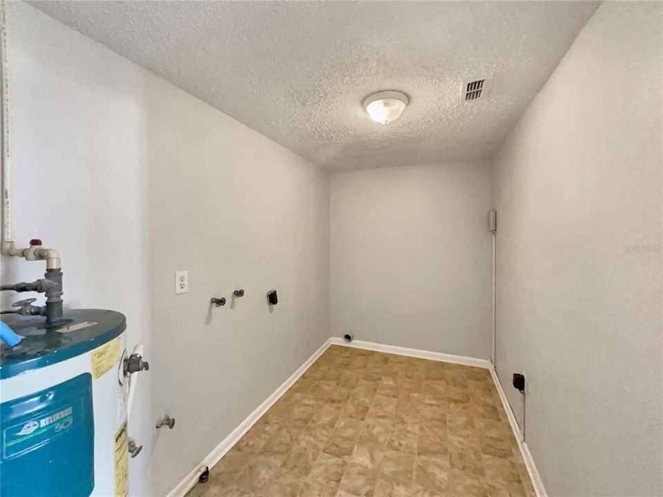 待售: $297,000 (4 贝兹, 3 浴室, 1880 平方英尺)