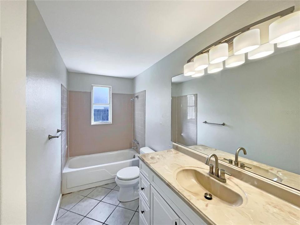 待售: $297,000 (4 贝兹, 3 浴室, 1880 平方英尺)