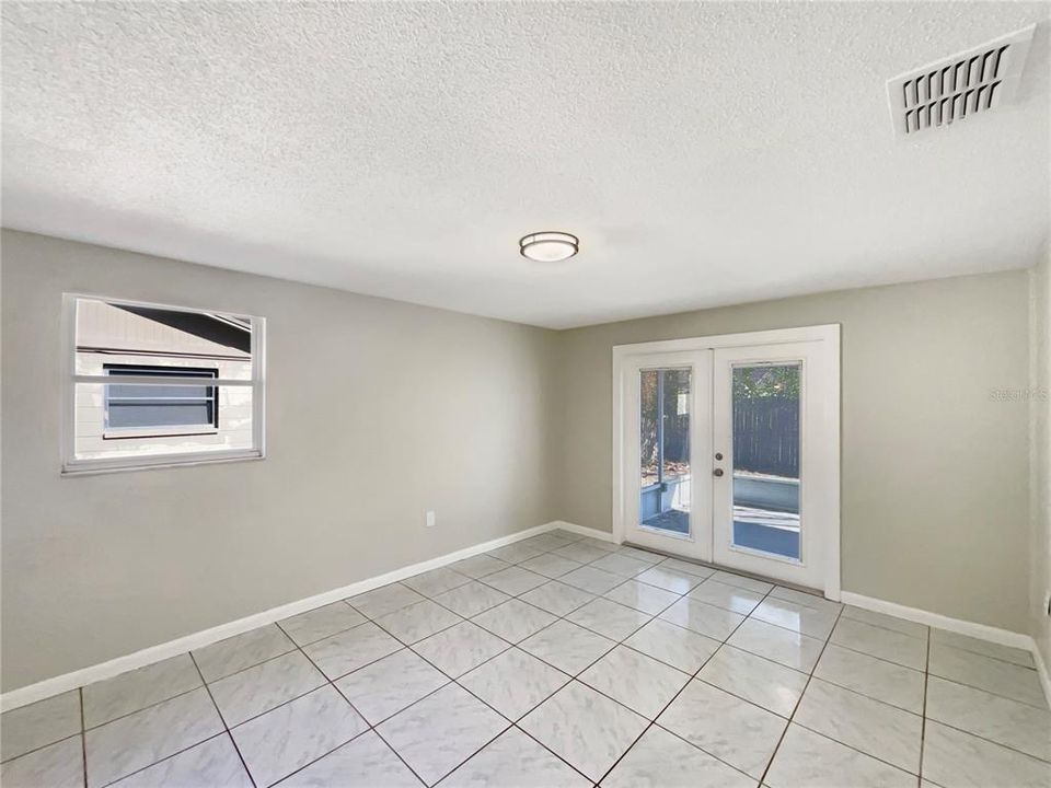 待售: $297,000 (4 贝兹, 3 浴室, 1880 平方英尺)