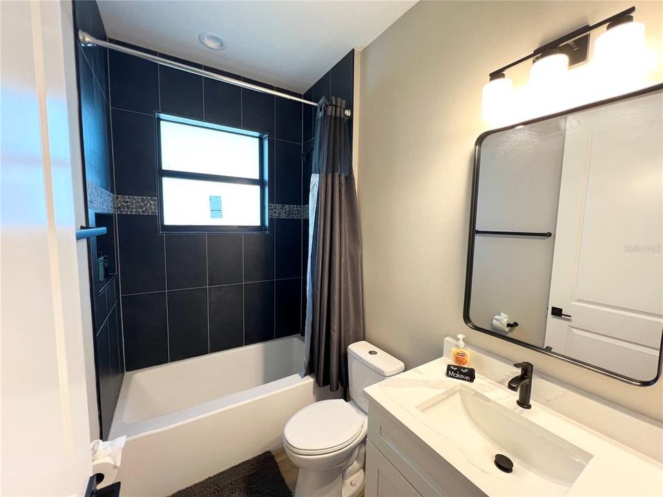 For Rent: $2,200 (3 beds, 2 baths, 1596 Square Feet)