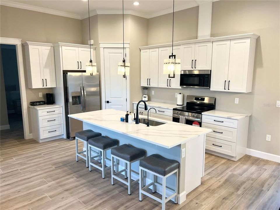 For Rent: $2,200 (3 beds, 2 baths, 1596 Square Feet)