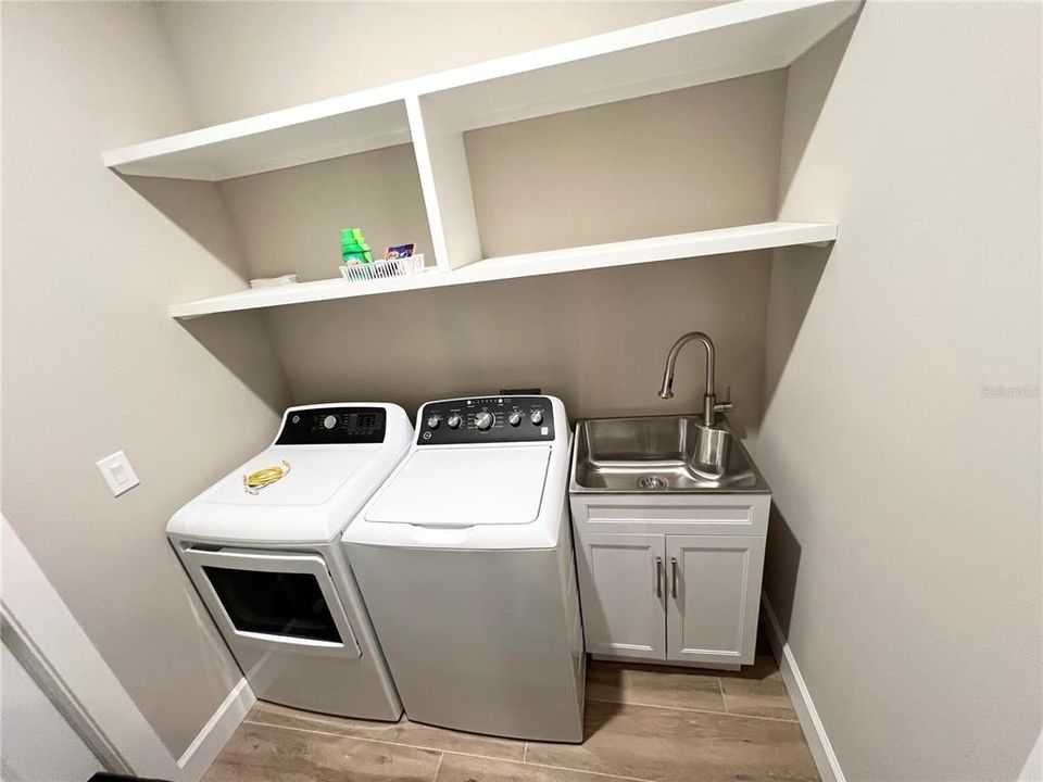 For Rent: $2,200 (3 beds, 2 baths, 1596 Square Feet)