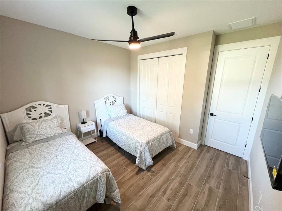 For Rent: $2,200 (3 beds, 2 baths, 1596 Square Feet)