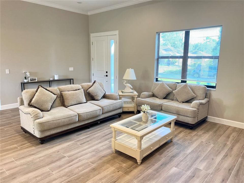 For Rent: $2,200 (3 beds, 2 baths, 1596 Square Feet)