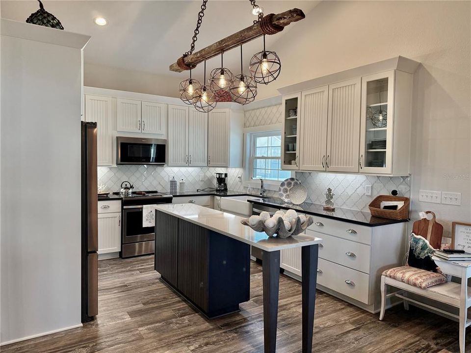 For Sale: $549,900 (2 beds, 2 baths, 1550 Square Feet)