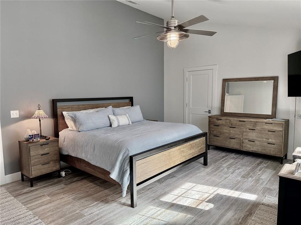 For Sale: $549,900 (2 beds, 2 baths, 1550 Square Feet)