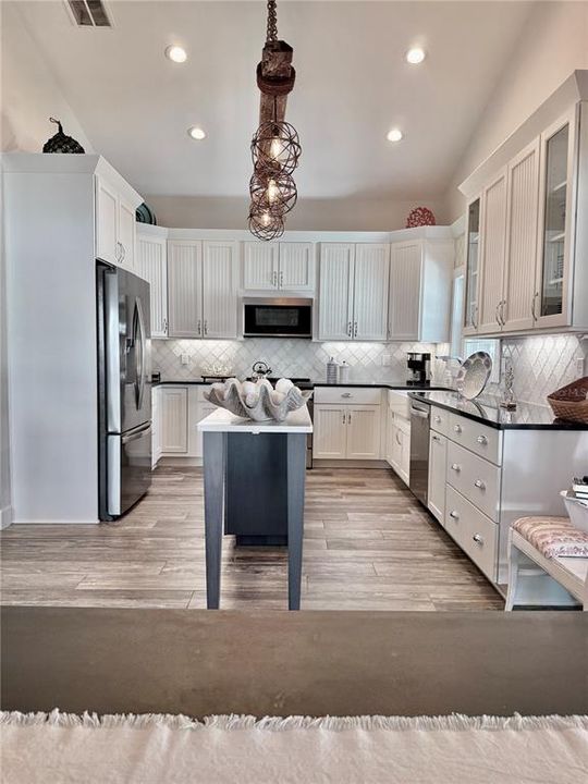 For Sale: $549,900 (2 beds, 2 baths, 1550 Square Feet)