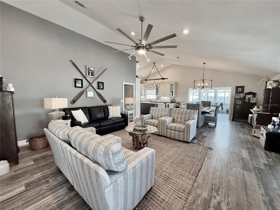 For Sale: $549,900 (2 beds, 2 baths, 1550 Square Feet)