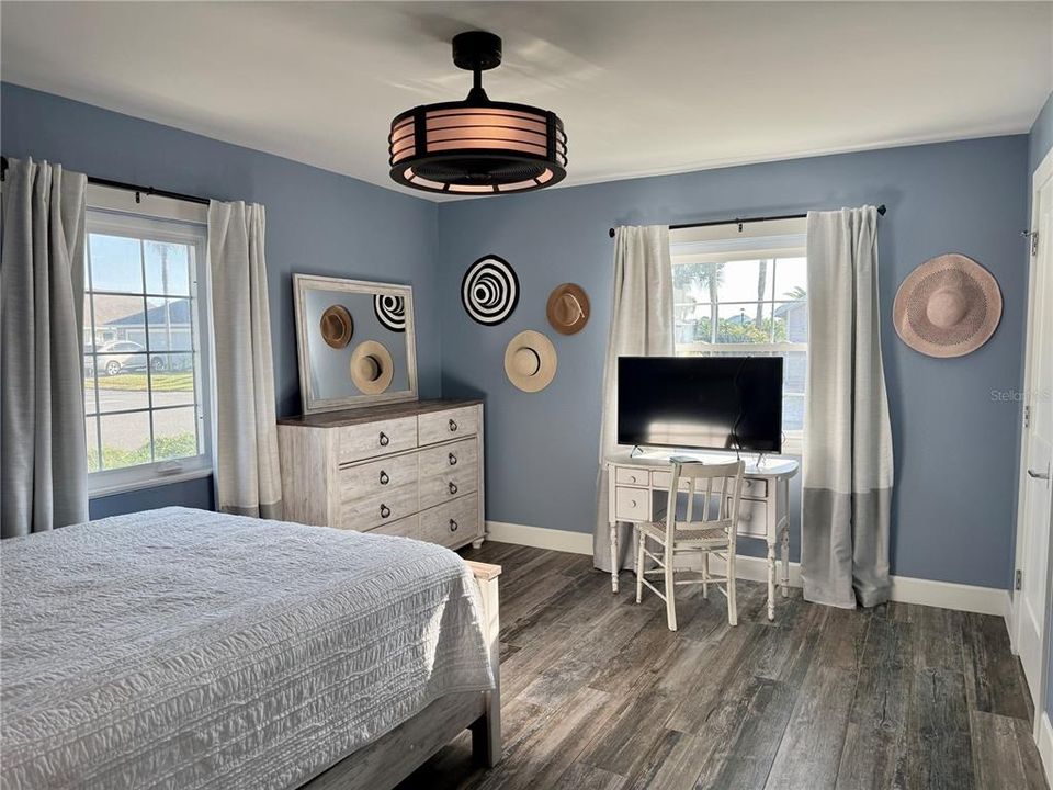 For Sale: $549,900 (2 beds, 2 baths, 1550 Square Feet)