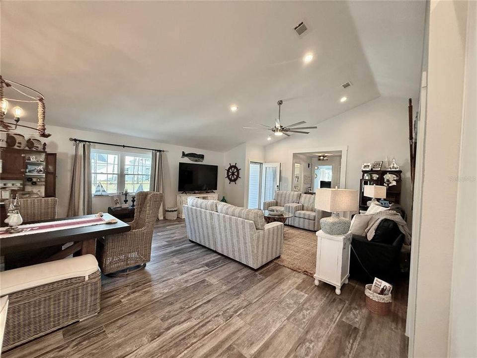 For Sale: $549,900 (2 beds, 2 baths, 1550 Square Feet)