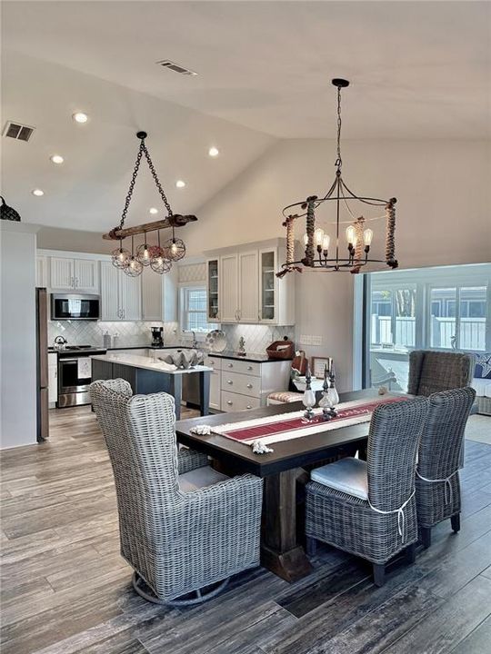 For Sale: $549,900 (2 beds, 2 baths, 1550 Square Feet)