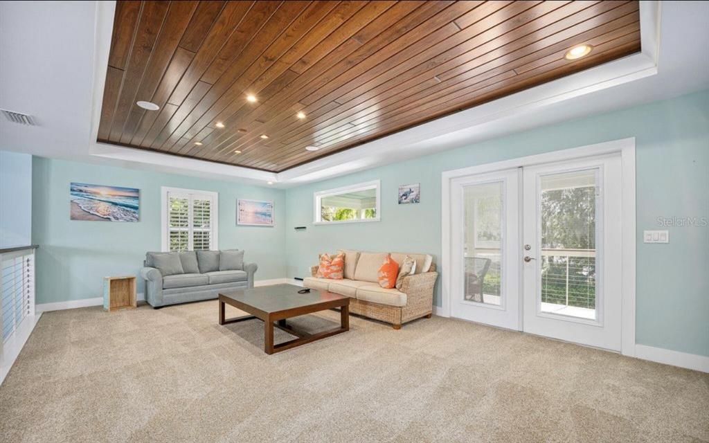 En Venta: $739,999 (3 camas, 2 baños, 2292 Pies cuadrados)