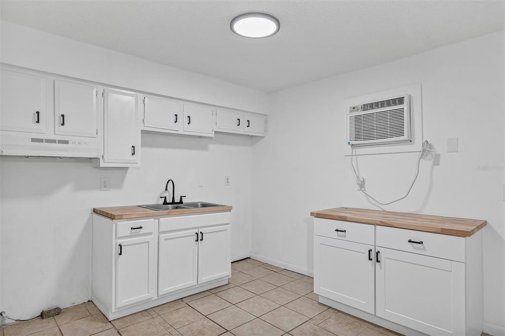 待售: $475,000 (16 贝兹, 0 浴室, 2100 平方英尺)