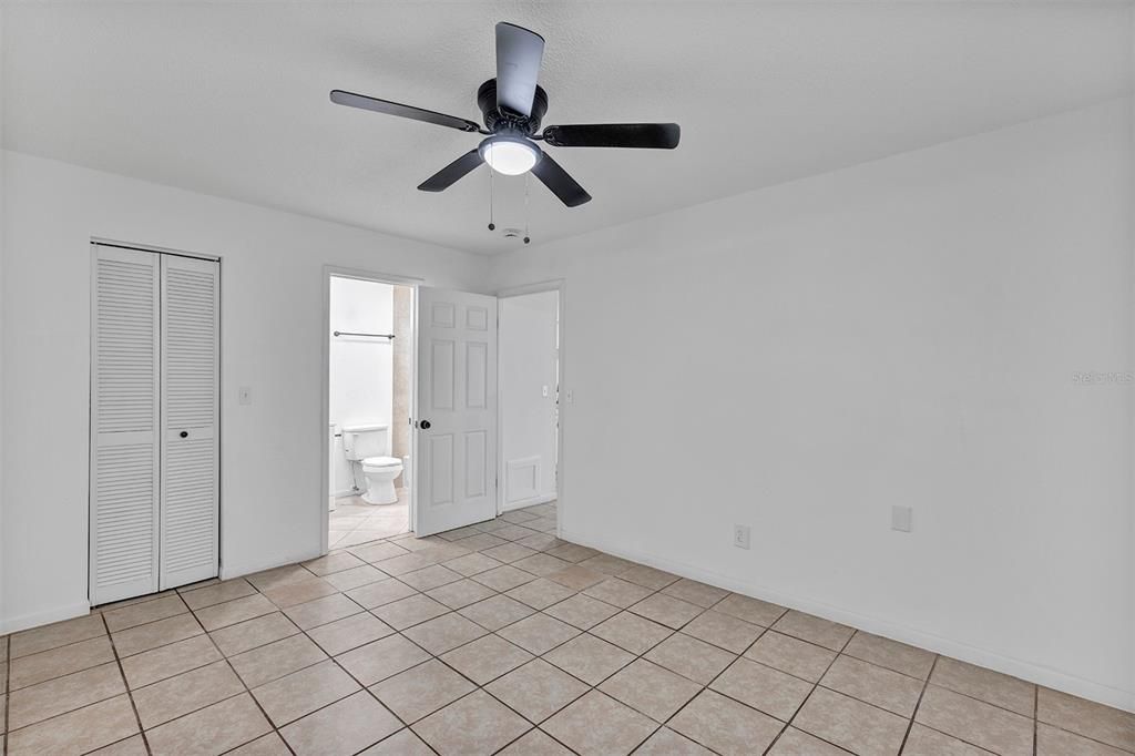 待售: $475,000 (16 贝兹, 0 浴室, 2100 平方英尺)