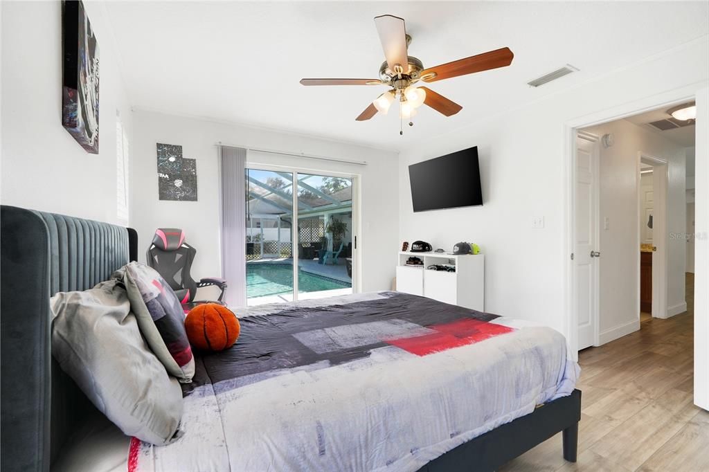 Active With Contract: $475,000 (4 beds, 2 baths, 2467 Square Feet)