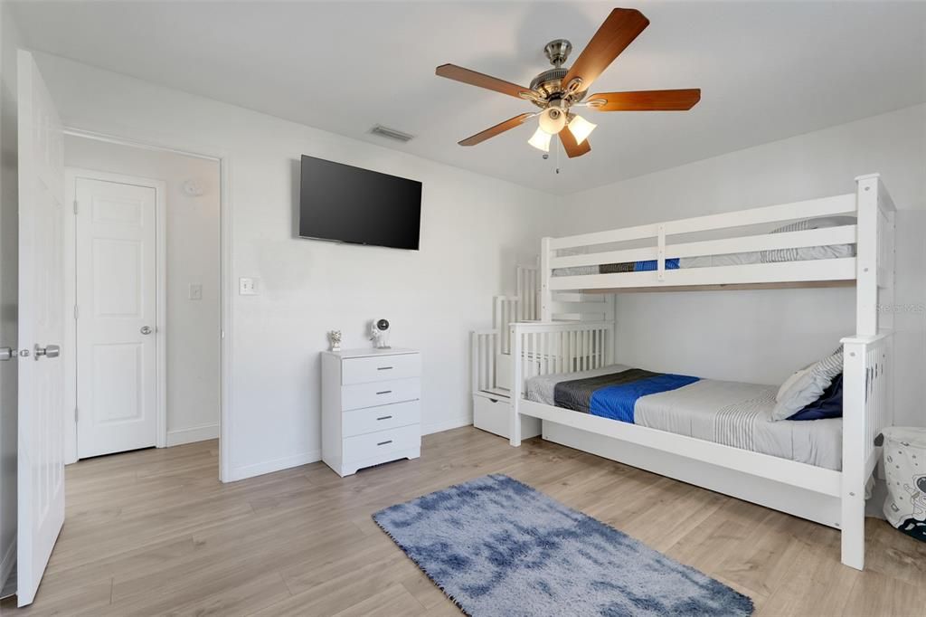 Active With Contract: $475,000 (4 beds, 2 baths, 2467 Square Feet)