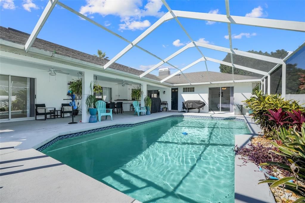 Active With Contract: $475,000 (4 beds, 2 baths, 2467 Square Feet)