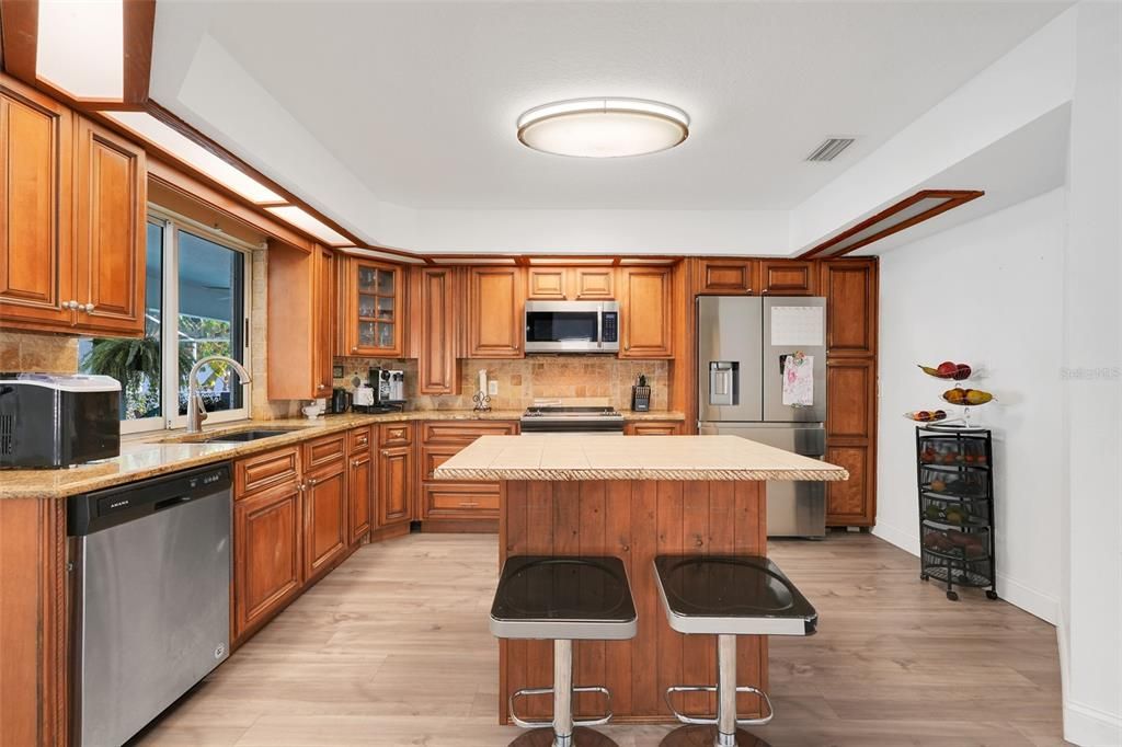 Active With Contract: $475,000 (4 beds, 2 baths, 2467 Square Feet)