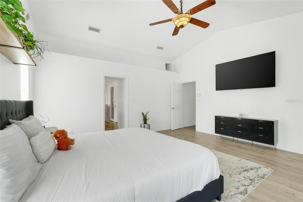 Active With Contract: $475,000 (4 beds, 2 baths, 2467 Square Feet)