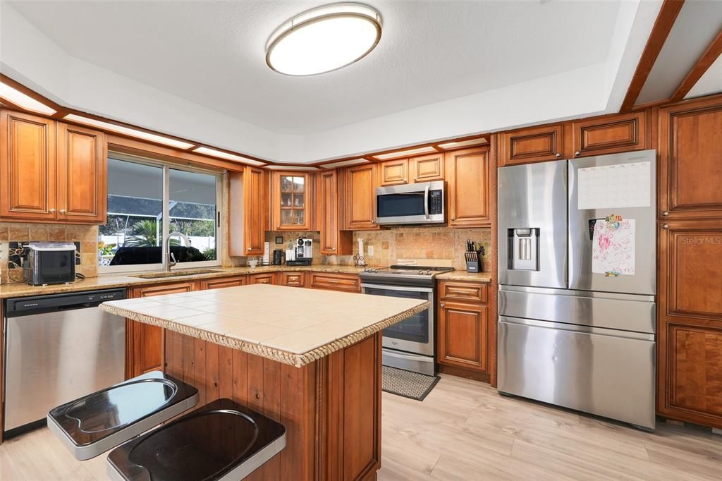 Active With Contract: $475,000 (4 beds, 2 baths, 2467 Square Feet)