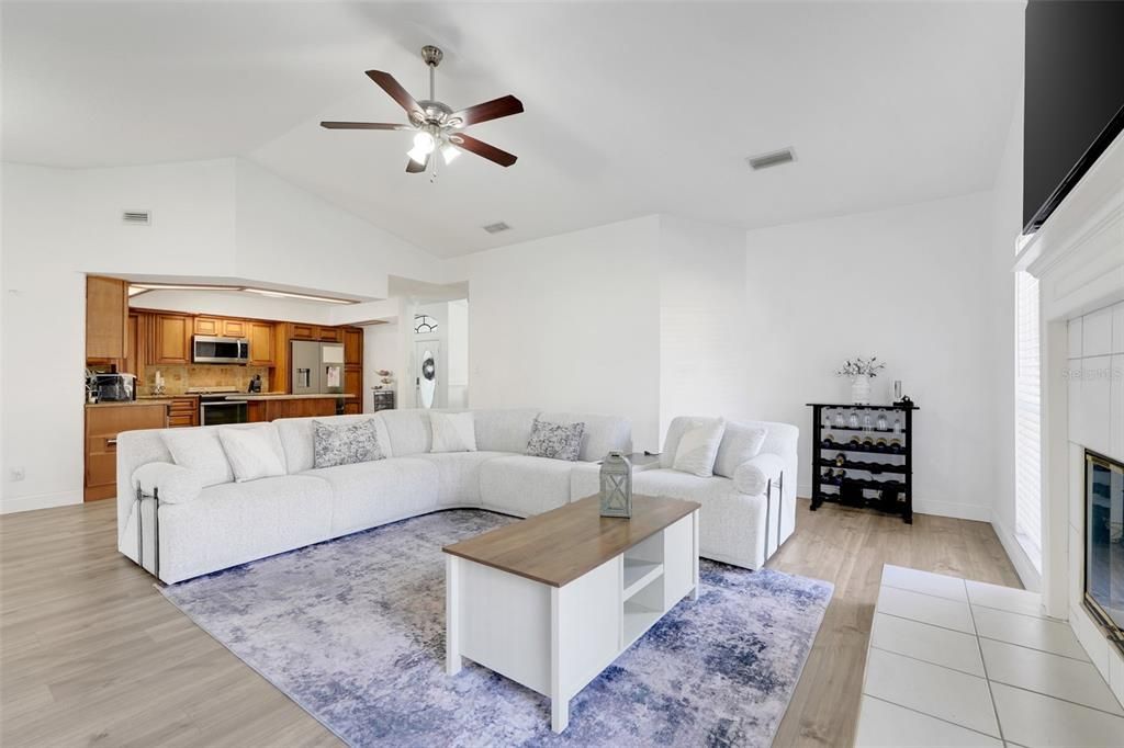 Active With Contract: $475,000 (4 beds, 2 baths, 2467 Square Feet)