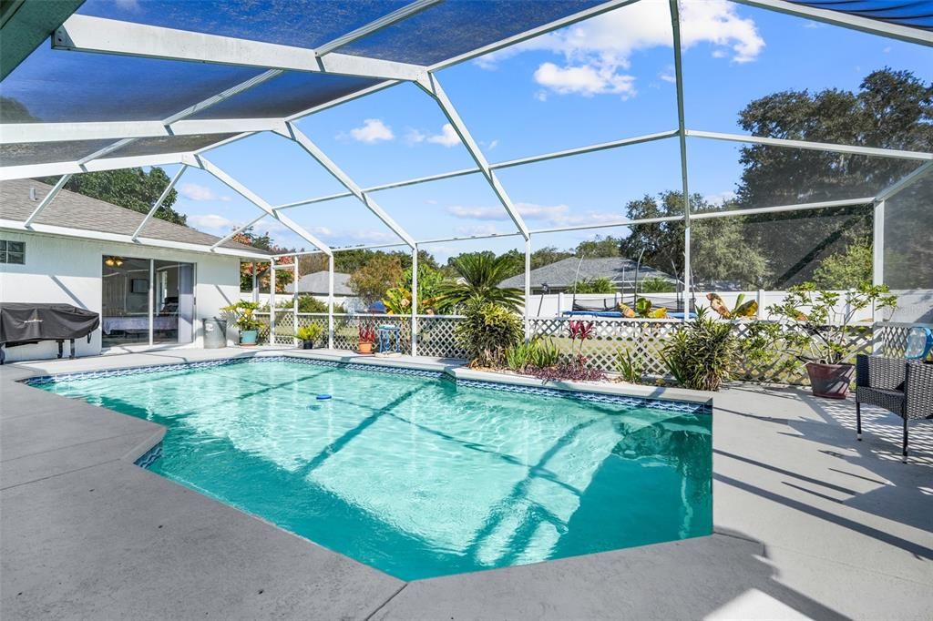 Active With Contract: $475,000 (4 beds, 2 baths, 2467 Square Feet)