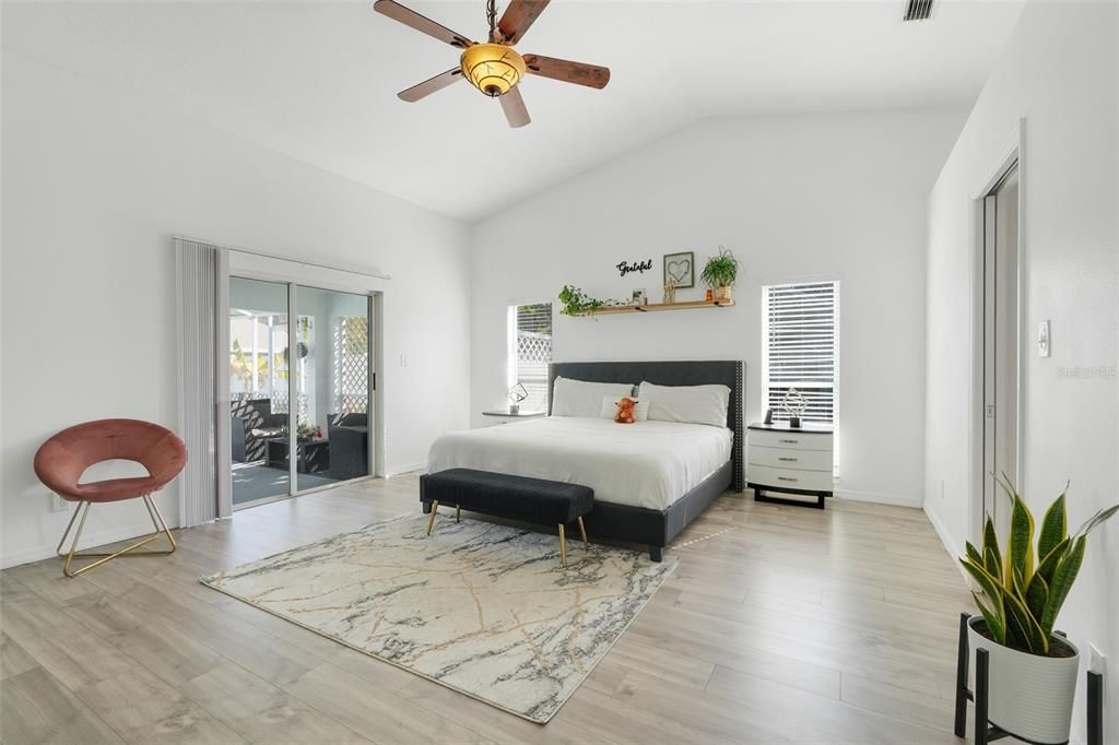 Active With Contract: $475,000 (4 beds, 2 baths, 2467 Square Feet)