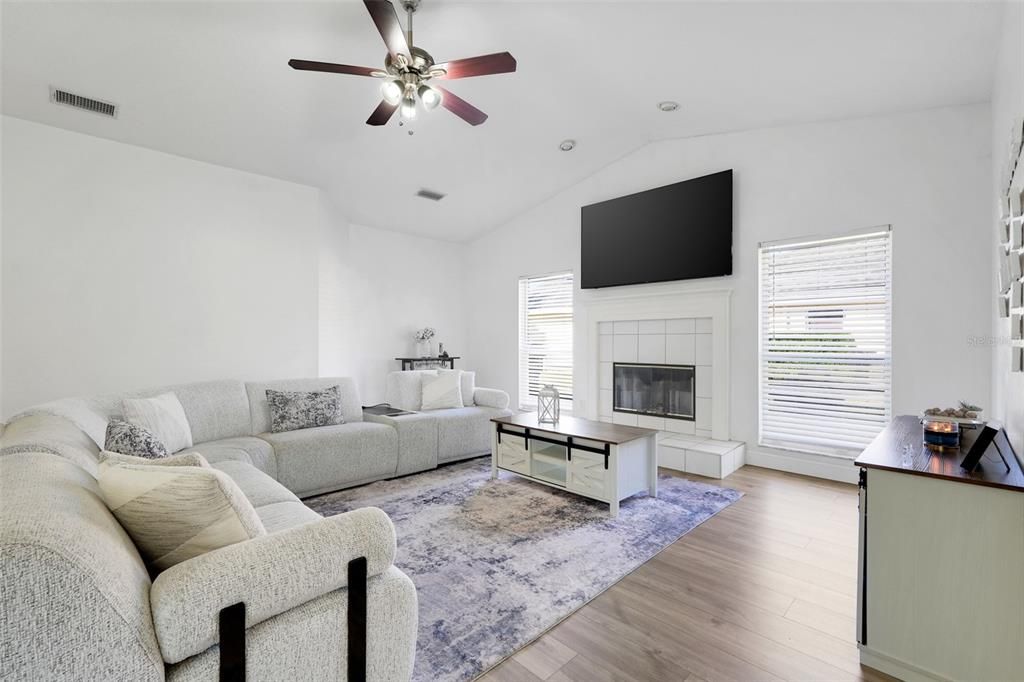 Active With Contract: $475,000 (4 beds, 2 baths, 2467 Square Feet)