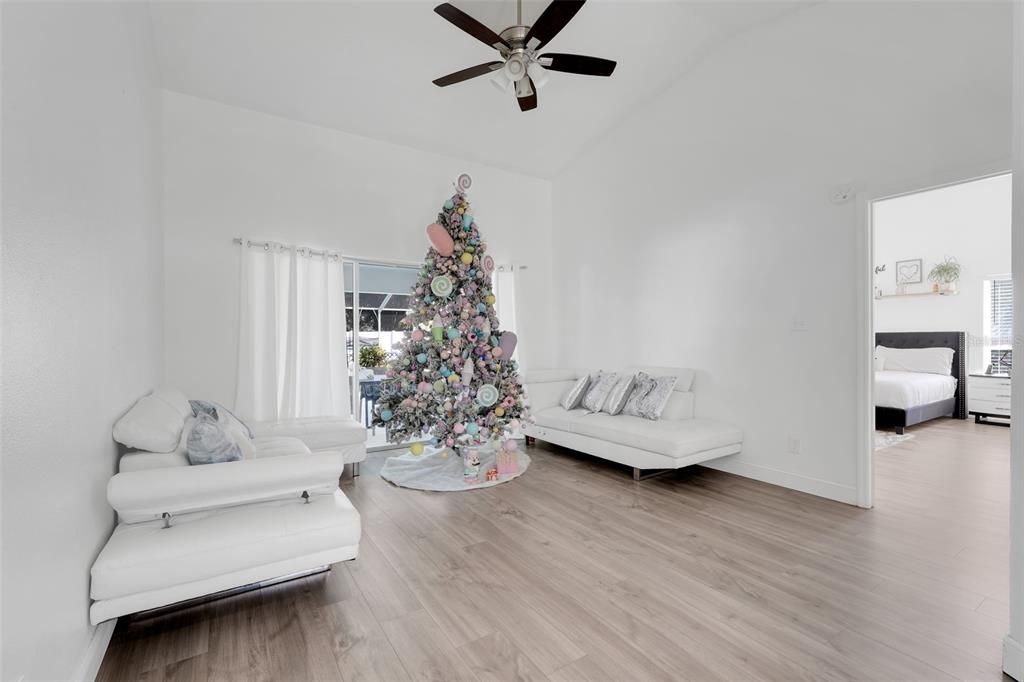 Active With Contract: $475,000 (4 beds, 2 baths, 2467 Square Feet)