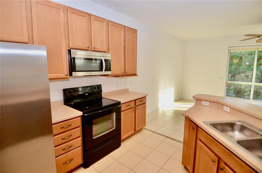 待售: $240,000 (3 贝兹, 2 浴室, 1608 平方英尺)